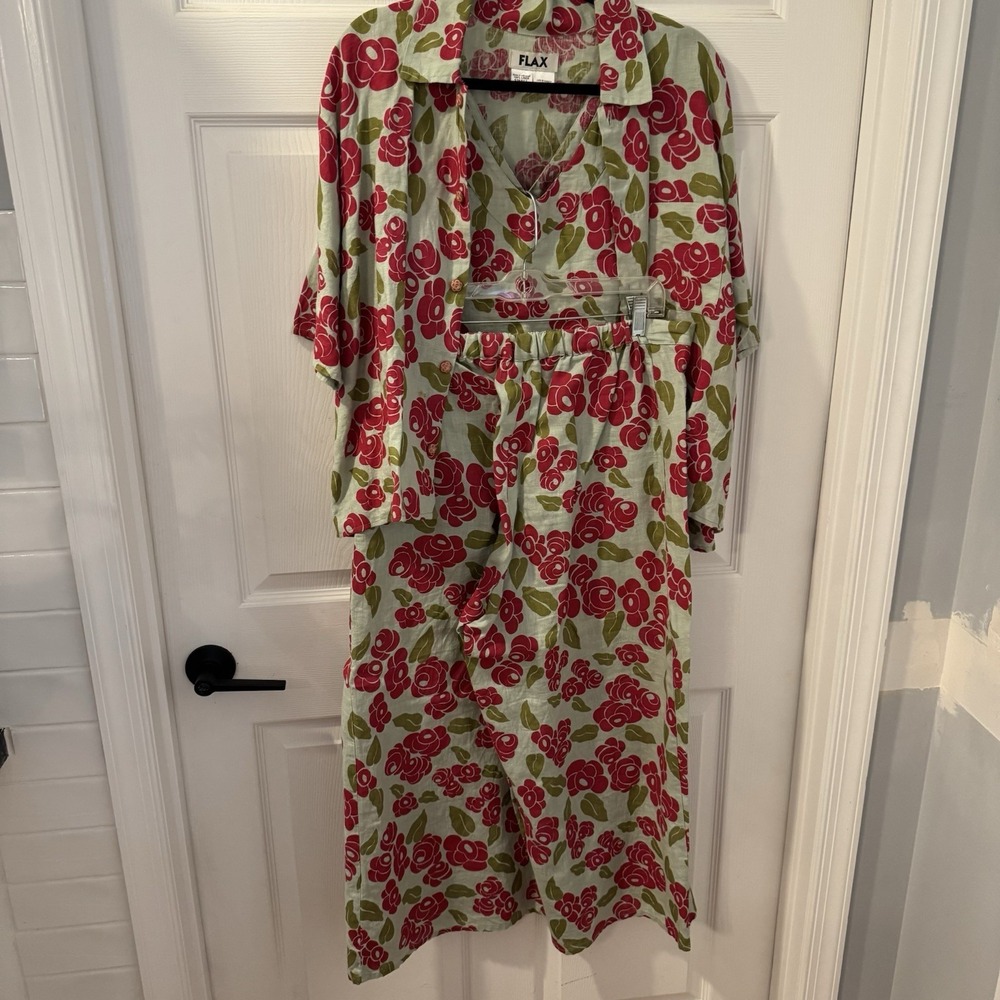 Flax Green and Red Floral Capris Set